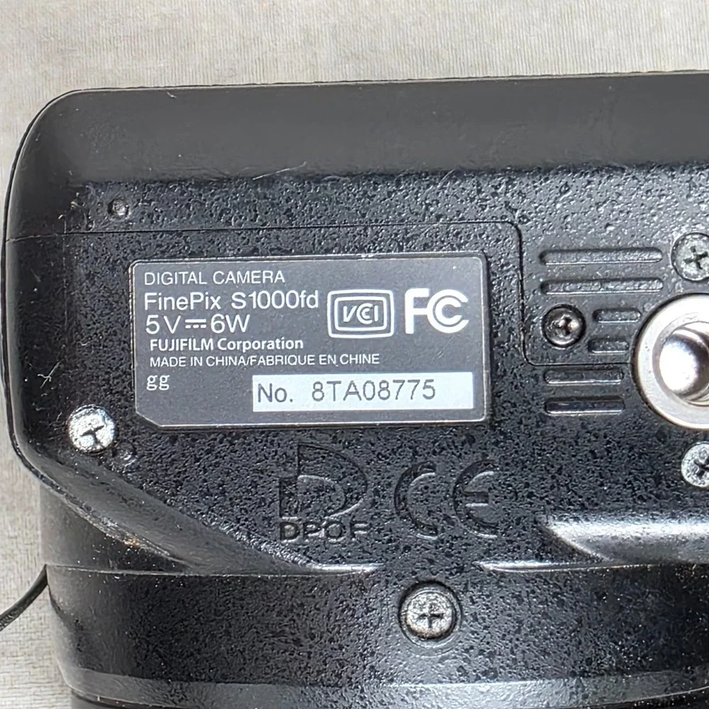 Fujifilm FinePix S Series S1000fd 10.0MP‎ Digital Camera FOR PARTS OR REPAIR